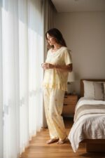 ⁦Women Three-Piece Pajama Set – Soft Printed Homewear⁩ - الصورة ⁦9⁩