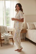 ⁦Pastel Bloom Comfort Lounge Set – 2PCS Floral Pajama Collection⁩ - الصورة ⁦2⁩