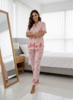 ⁦Women’s Strawberry Print Short-Sleeve Pajama Set – Button-Up Two-Piece Nightwear⁩ - الصورة ⁦2⁩