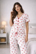 ⁦Soft Bloom Button-Up Pajama Set – Premium Comfort Two-Piece Nightwear⁩ - الصورة ⁦2⁩