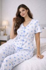 ⁦Soft Bloom Button-Up Pajama Set – Premium Comfort Two-Piece Nightwear⁩ - الصورة ⁦6⁩